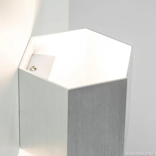 aluminium_wandlamp_hoek_u_3.webp Hot Straluma Aluminium wandlamp 6-hoek up+down