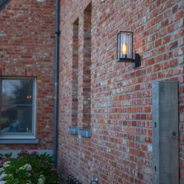 buitenlamp_flair_lantaarn_3.webp Store Straluma Buitenlamp Flair lantaarn op voet zwart IP44