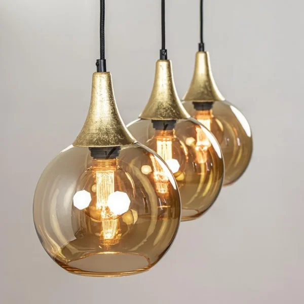 chique_lichts_hanglamp_zw_2.webp Clearance Straluma Chique 3-lichts hanglamp zwart/goud met amber glas