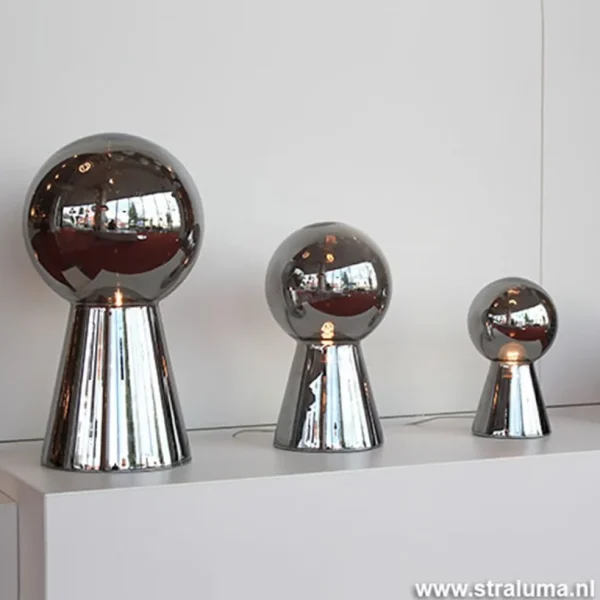 chique_tafellamp_donker_c_3.webp Hot Straluma Chique tafellamp donker chroom pion XL