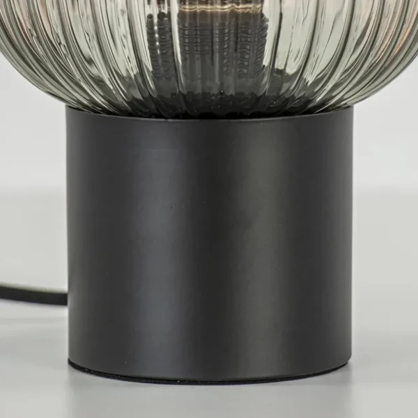 chique_tafellamp_zwart_me_2-3.webp Online Straluma Chique tafellamp zwart met smal smoke glas