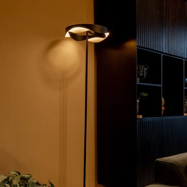 dimbare_led_vloerlamp_zwa_4-1.webp Flash Sale Straluma Dimbare LED vloerlamp zwart met goud