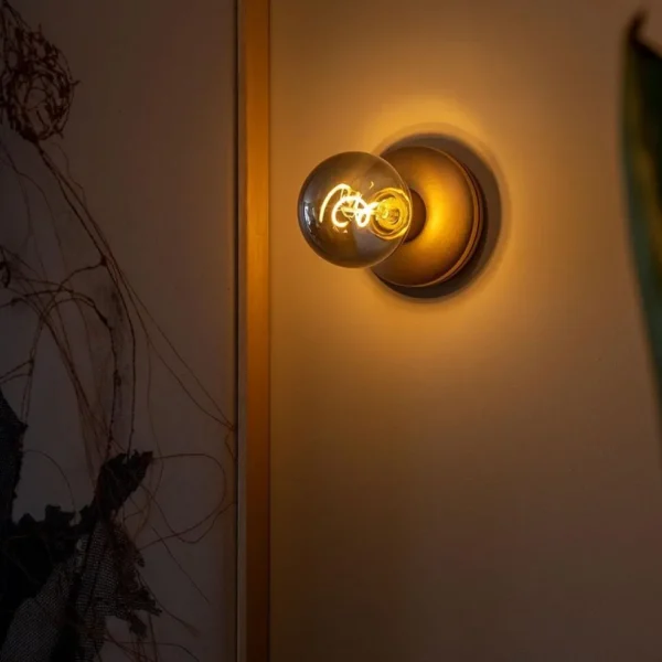 draadloze_wandlamp_oplaad_4.webp Outlet Straluma Draadloze wandlamp oplaadbaar goud met smoke