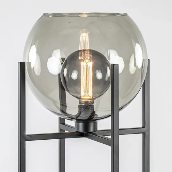 frame_vloerlamp_mat_zwart_2.webp Flash Sale Straluma Frame vloerlamp mat zwart met smoke glazen bol