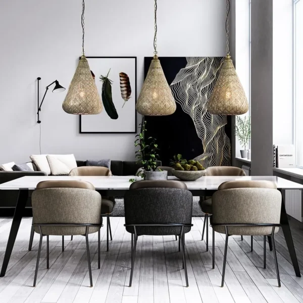 grote_hanglamp_lichts_mat_4.webp Sale Straluma Grote hanglamp 3-lichts mat goud met zwarte balk