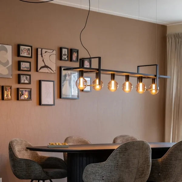 grote_hanglamp_zwart_fram_4.webp Cheap Straluma Grote hanglamp zwart frame met houten planken