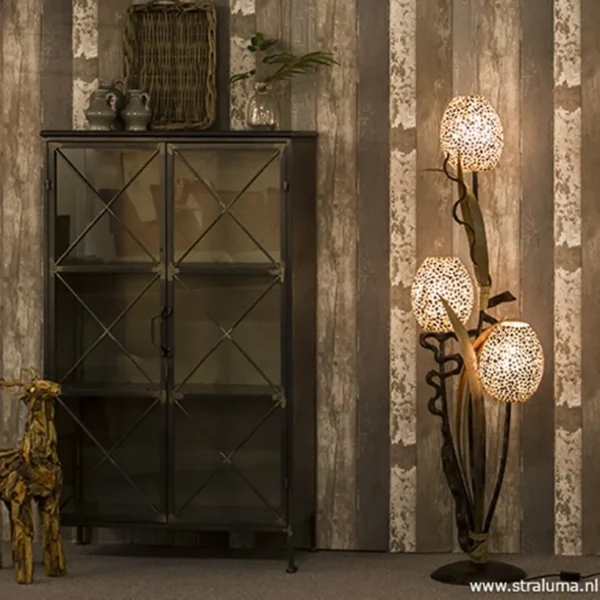 houten_vloerlamp_met_kelk_4.webp New Straluma Houten vloerlamp met kelk van schelpen