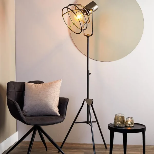 industrile_driepoot_vloer_4.webp Sale Straluma Industriële driepoot vloerlamp Givan