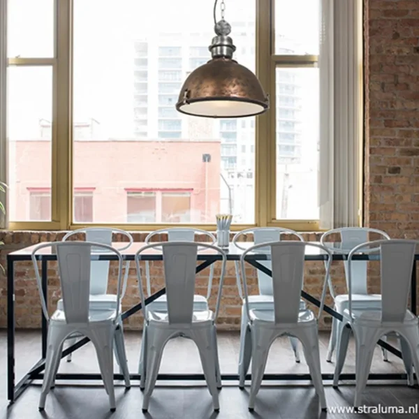 industrile_hanglamp_bruin_4.webp Discount Straluma Industriële hanglamp bruin/brons tafel