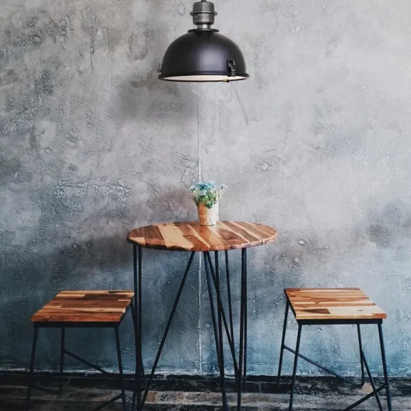 kleine_hanglamp_bikkel_zw_4.webp Outlet Straluma Kleine hanglamp Bikkel zwart industrieel