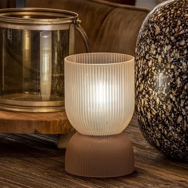 kleine_phoebe_tafellamp_p_4.webp Clearance Straluma Kleine Phoebe tafellamp peach op batterijen Light and Living