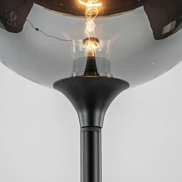 mat_zwarte_vloerlamp_met__2-8.webp Shop Straluma Mat zwarte vloerlamp met smoke/titanium glazen kap