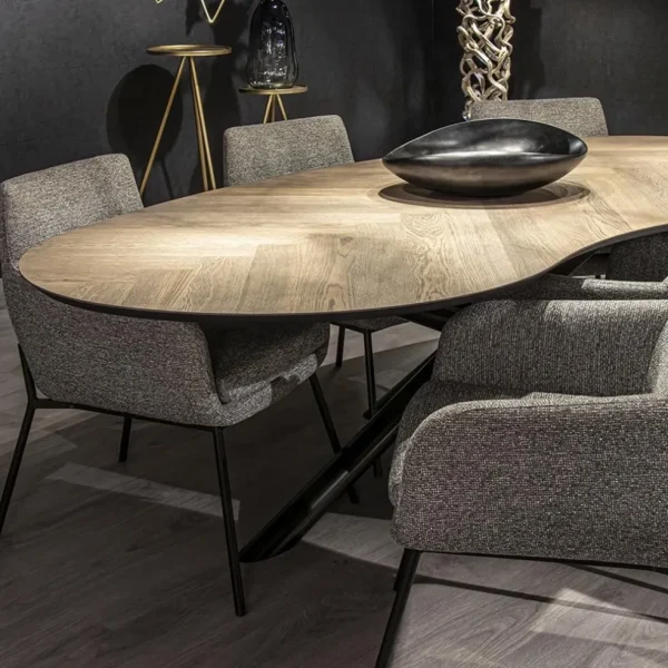 organische_eettafel_eiken_4.webp Sale Straluma Organische eettafel eiken met zwarte poot en visgraat