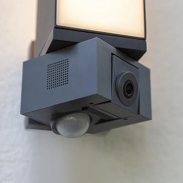 rechthoekige_led_buitenla_2-1.webp Best Sale Straluma Rechthoekige LED buitenlamp met camera en bewegingssensor