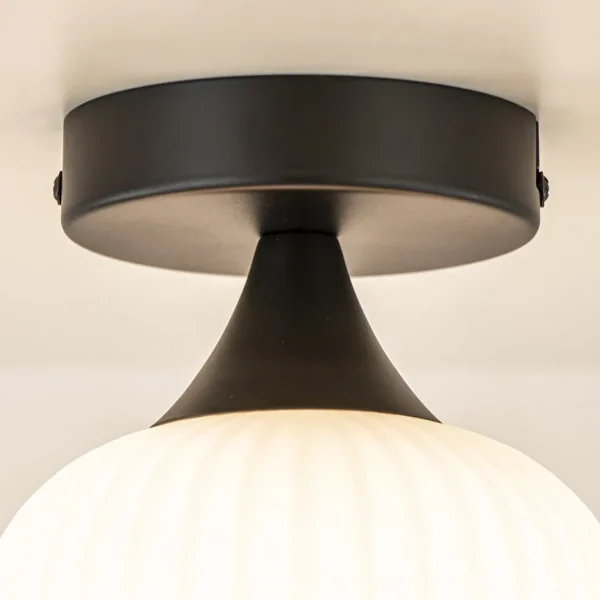 retro_plafondlamp_zwart_m_2-2.webp Clearance Straluma Retro plafondlamp zwart met wit glas