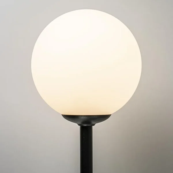 Best Straluma Retro wandlamp zwart met witte glazen bol
