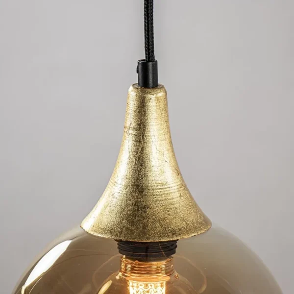 ronde_lichts_hanglamp_zwa_2-3.webp Store Straluma Ronde 3-lichts hanglamp zwart met goud en amber glas