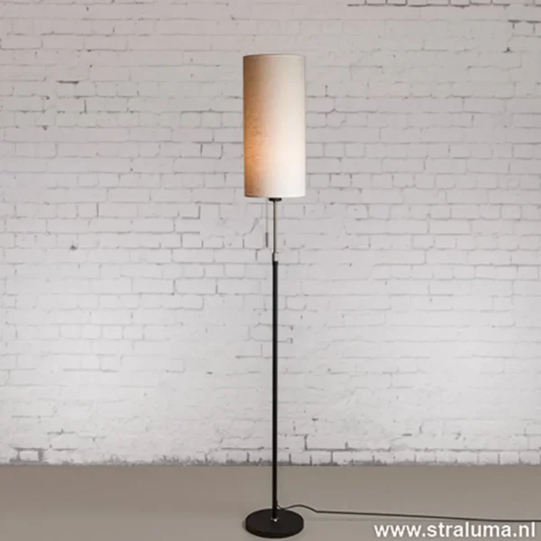 smalle_vloerlamp_zwartsta_1.webp Clearance Straluma Smalle vloerlamp zwart-staal linnen kap