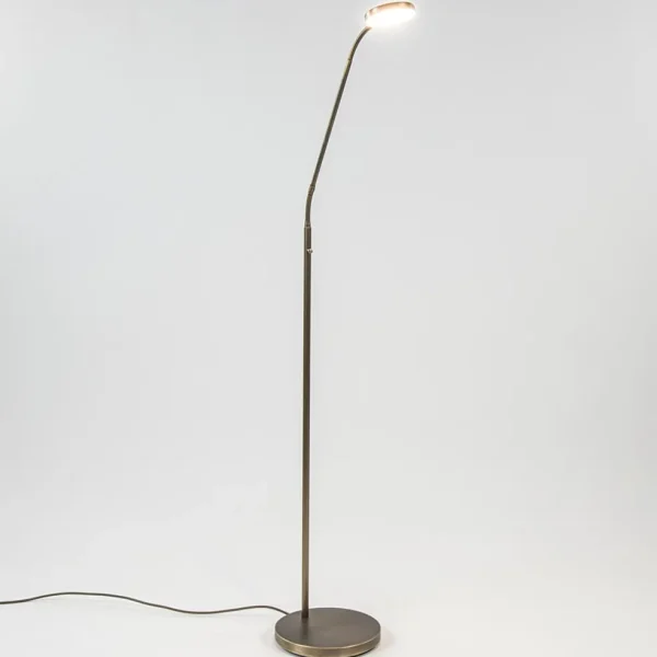 strak_klassieke_led_leesl_1.webp Hot Straluma Strak klassieke LED leeslamp brons dim to warm