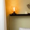 strak_klassieke_tafellamp_4-2.webp Store Straluma Strak klassieke tafellamp zwart met amber glas