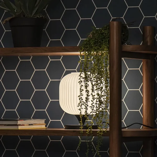 New Straluma Tafellamp mat zwart met wit glas