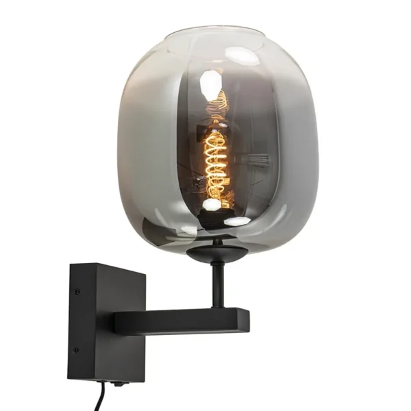 trendy_wandlamp_zwart_met_1.webp Online Straluma Trendy wandlamp zwart met smoke glazen kap en snoer