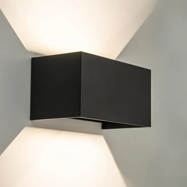 wandlamp_davos_cm_zwart_i_1.webp Best Straluma Wandlamp Davos 20cm zwart IP54 2700k
