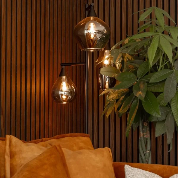zwart_metalen_vloerlamp_m_4.webp Discount Straluma Zwart metalen vloerlamp met titanium glazen kappen